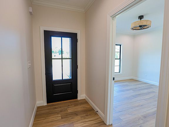 3rd image of 910 Violet Ct