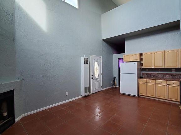 3rd image of 8120 1/2 Beverly Hills Ave NE