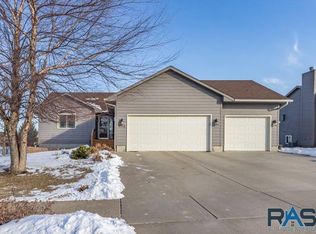 704 Leonard St, Harrisburg, SD 57032