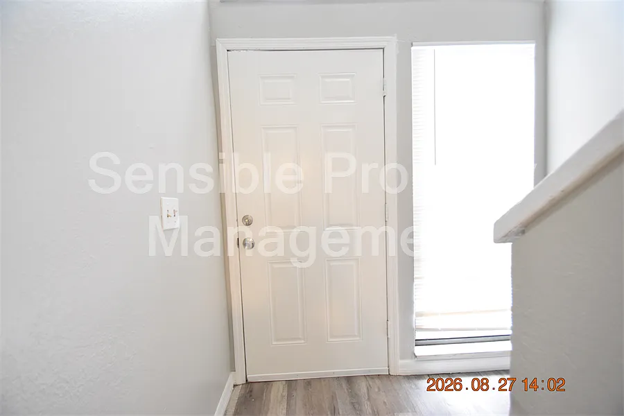 3 bed, 2.5 bath, 1230 sqft, $1,895 — Photo 2
