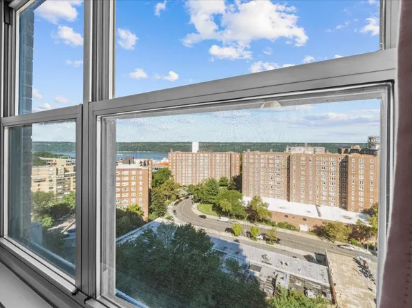 555 Kappock Street image 16 of 24