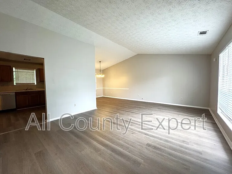 7156 Lone Oak Way — Photo 2