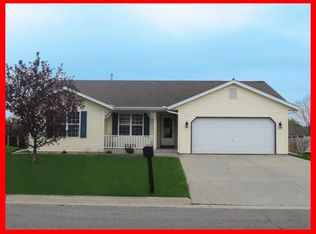 709 Old Settlement Dr, Watertown, WI 53098