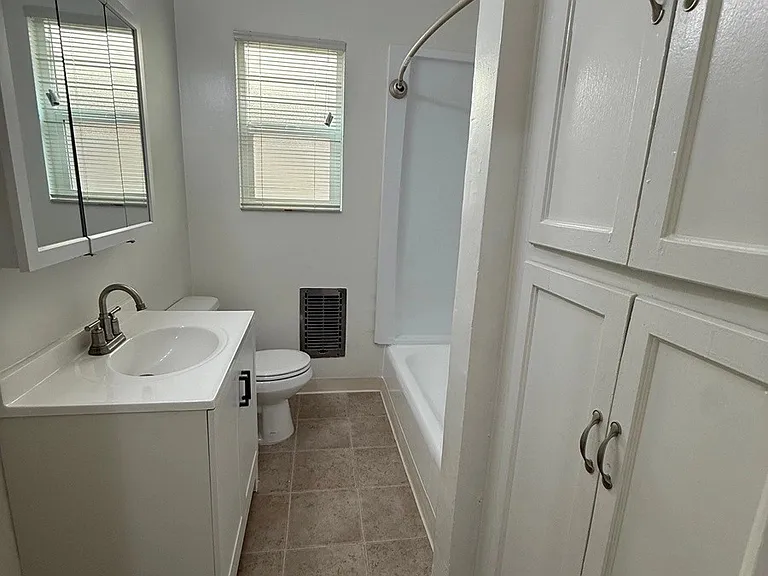 3186-92 Barrington Ave #3186-B — Photo 13