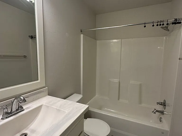 15749 Potomac Dr — Photo 30