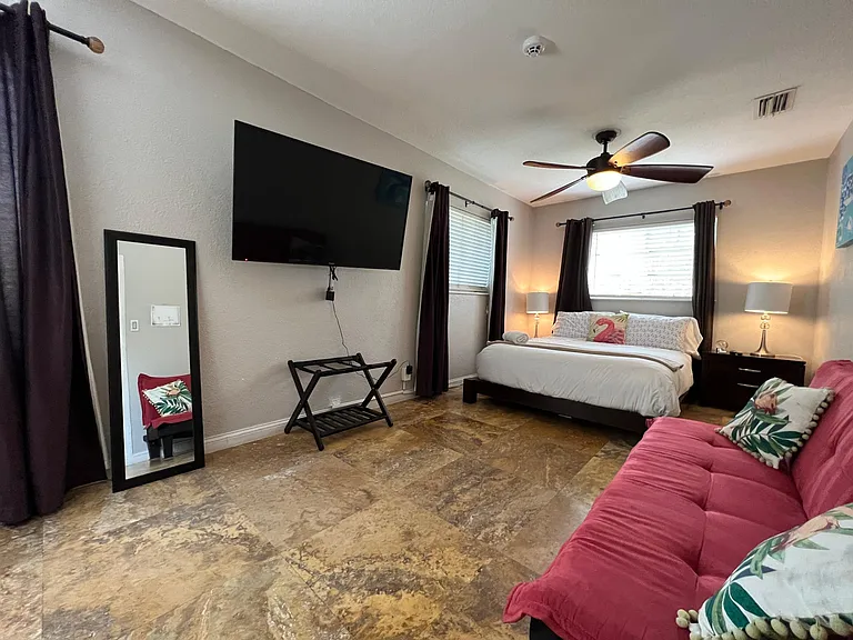 1008 NE 16th Pl — Photo 16