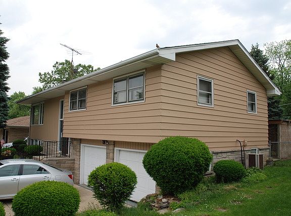 2nd image of 1321 Park Dr