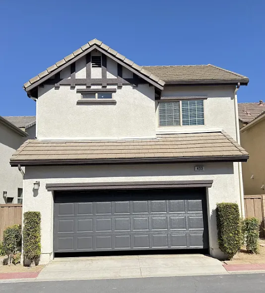 4 bed, 2.5 bath, 2258 sqft, $3,600 — Photo 2