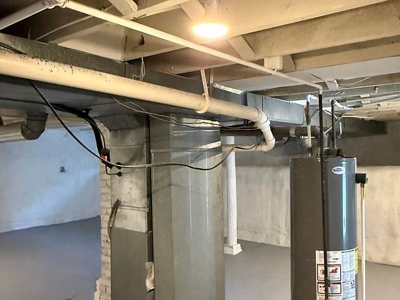 2nd image of 1400 W 6th St