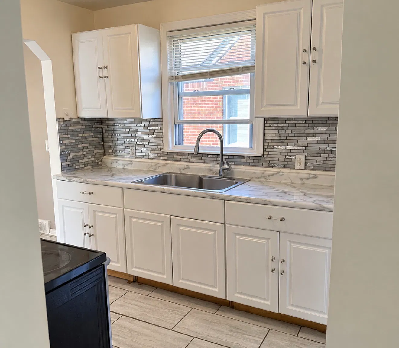3 bed, 1.5 bath, 1006 sqft, $1,500 — Photo 4