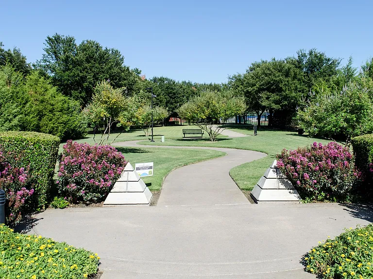 North Addison Park (1-mile round trip)
