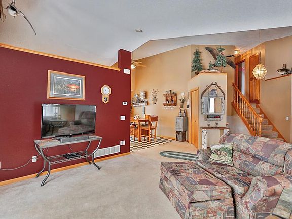 4th image of 25020 Narcissus St NW