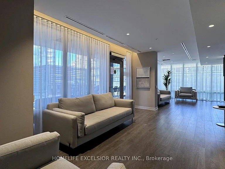 195 Redpath Ave #914 — Photo 30