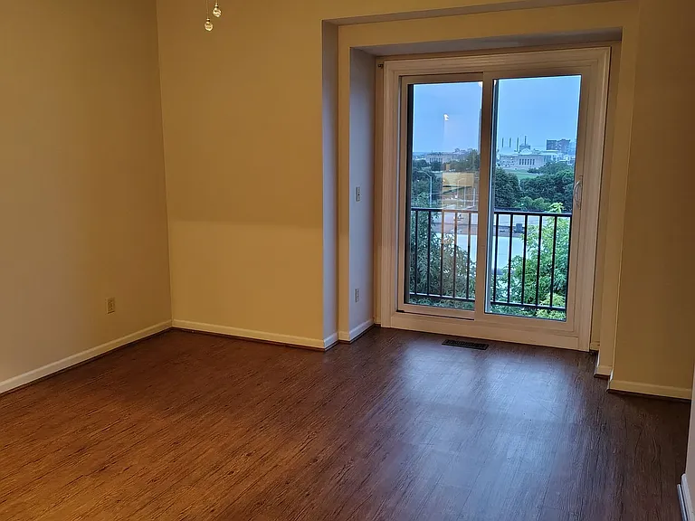 2928 Walnut St — Photo 10