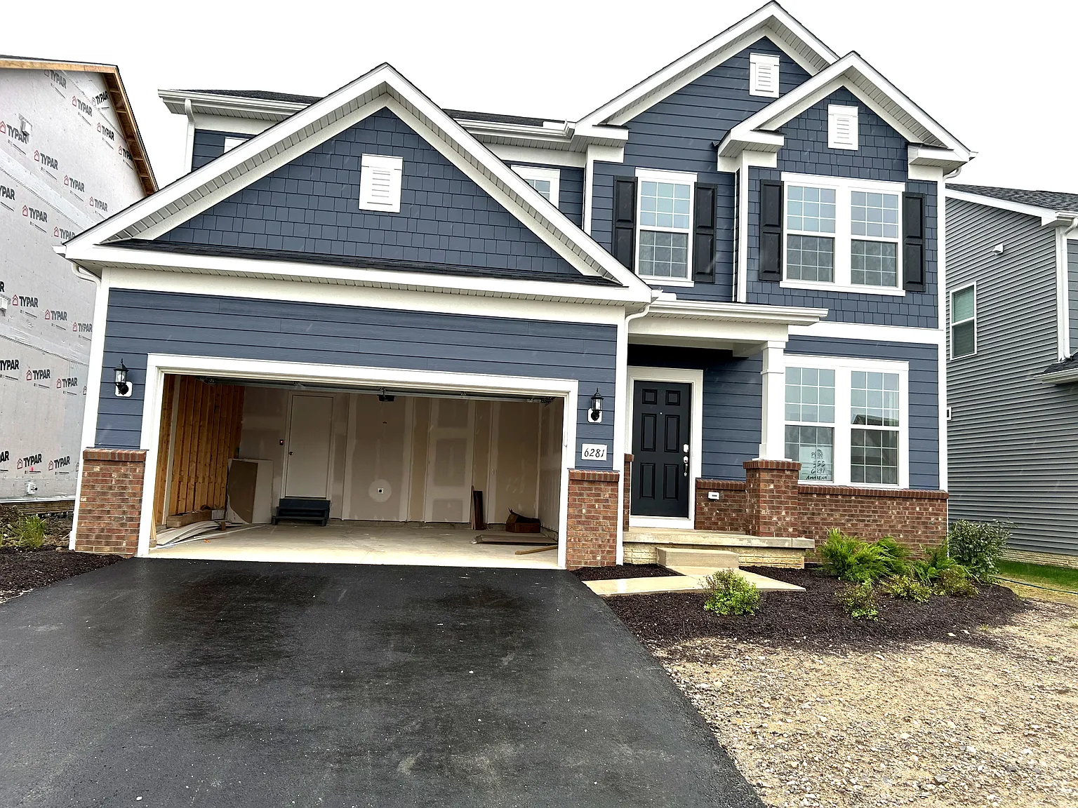 5 bed, 2600 sqft, $3,395 — Photo 2