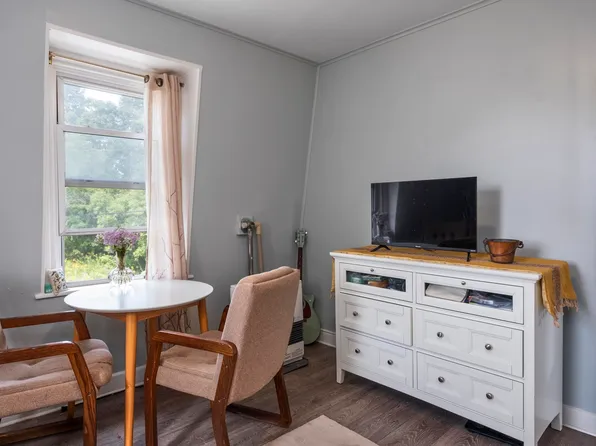 19 Lisle Street, Rockland, ME 04841