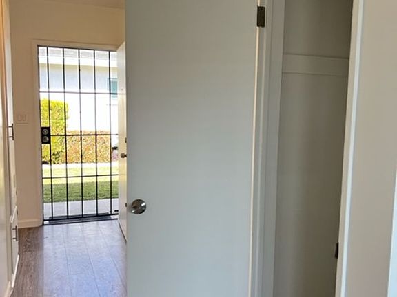 4th image of 801-803 N Eucalyptus Ave #801-3