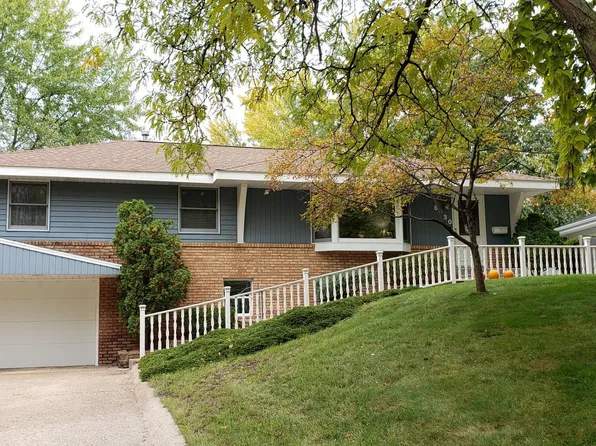 8830 Tretbaugh Dr, Bloomington, MN 55431