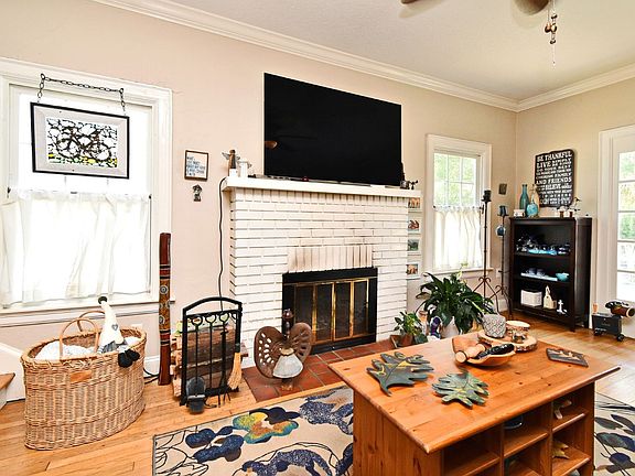 5th image of 1426 Asher Ln