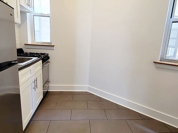 3rd image of 350 W 85th St APT 39
