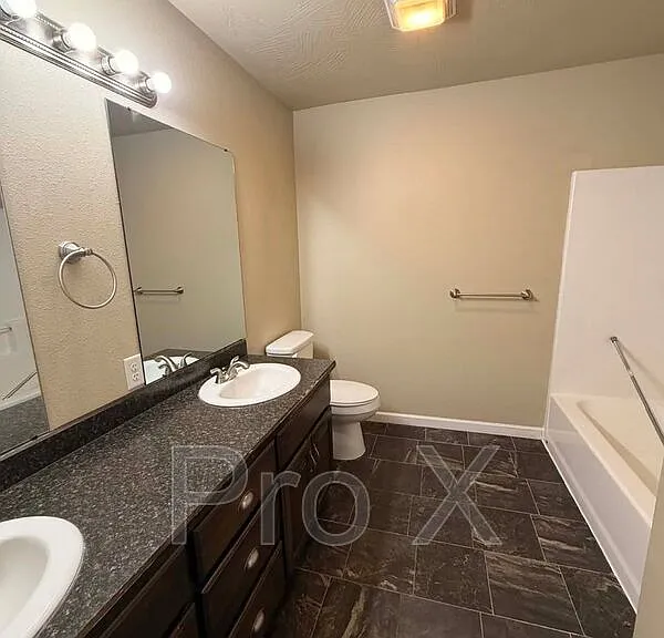 2226 S Moffet Ave — Photo 12
