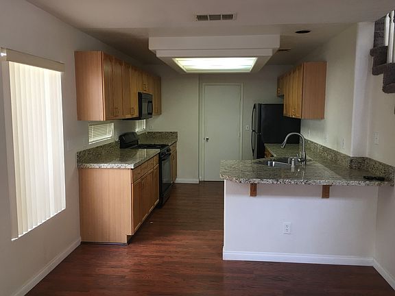 3rd image of 3321 Epson St