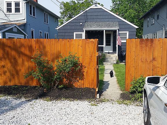 4th image of 2682 Dayton Ave