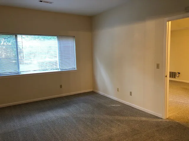 6868 N Green Bay Ave — Photo 7