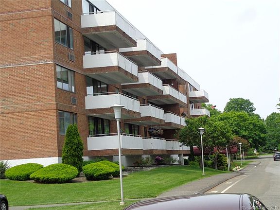 2nd image of 1460 Elm St Unit 221
