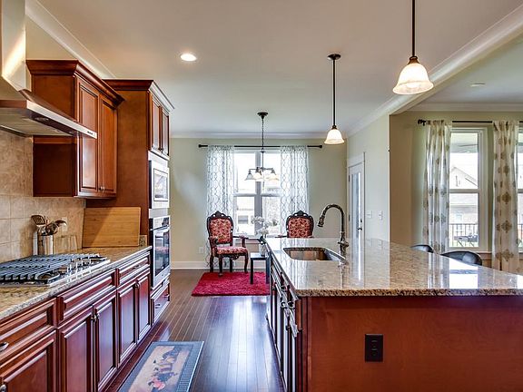 5th image of 713 Newcomb St