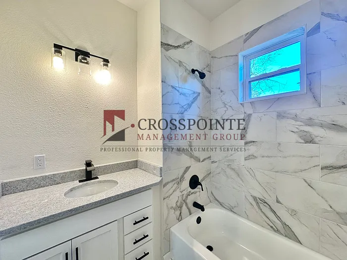 403 E Noble St #403 — Photo 9