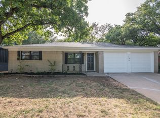 7033 Crabtree Ln, North Richland Hills, TX 76182