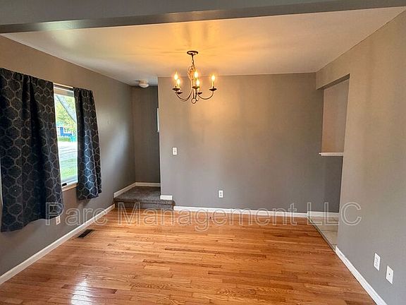 4th image of 91 Waterly Ave