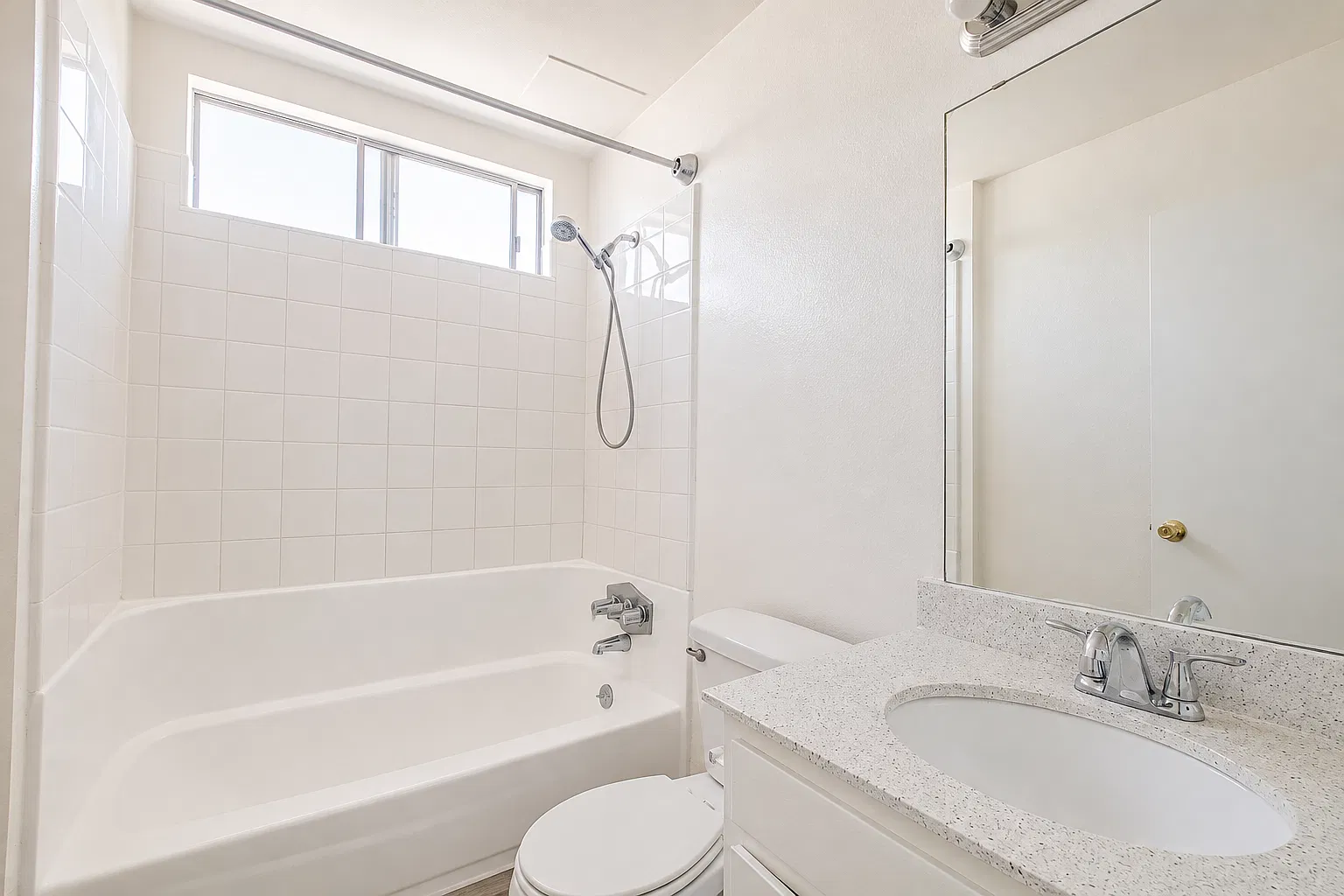 2 bed, 1000 sqft, $2,500 — Photo 3
