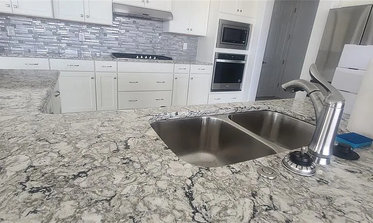 9754 SW 103rd Ave — Photo 5
