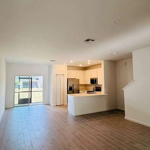 3657 SE 37th Avenue Rd — Photo 2