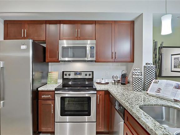 5th image of 5801 Toscana Dr #526