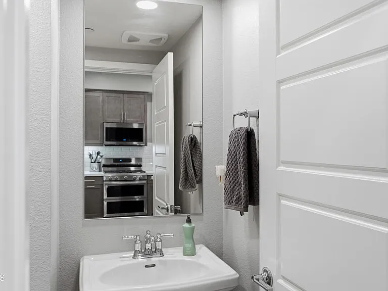 643 Winchester Dr — Photo 17