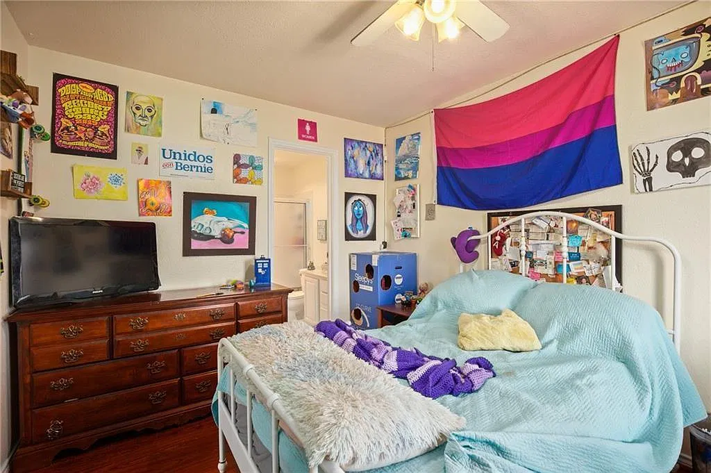2409 Leon St Apt 101 — Photo 4