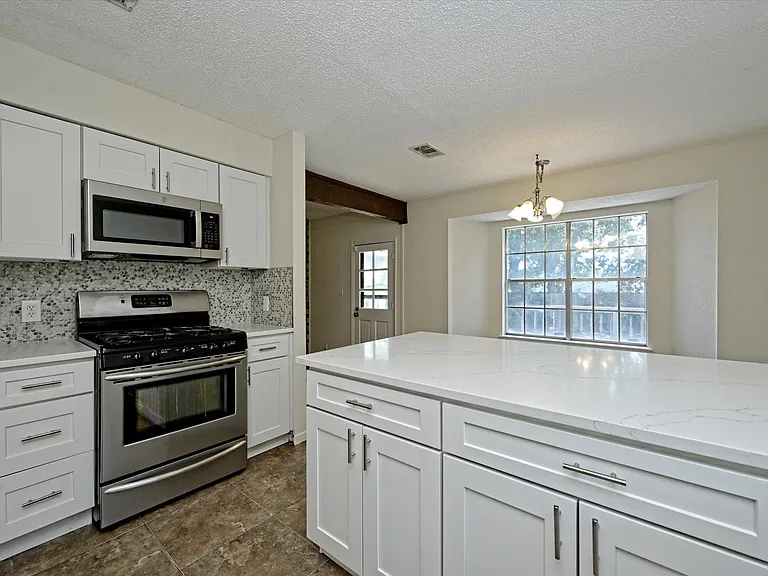 6509 Skycrest Dr — Photo 8