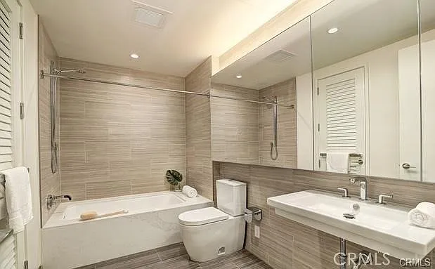 877 Francisco #1005 — Photo 8