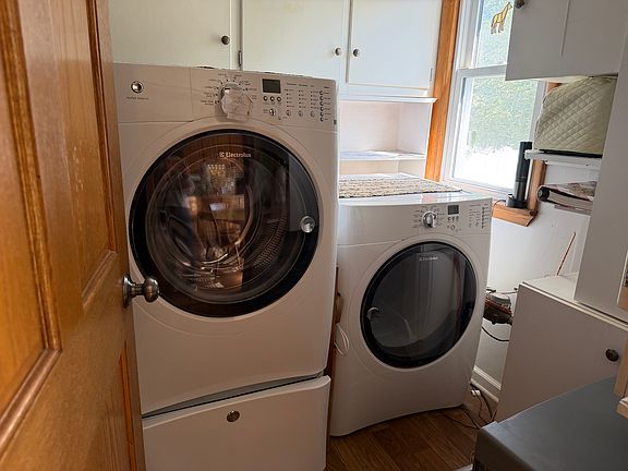 2nd image of 135 W Chisholm St