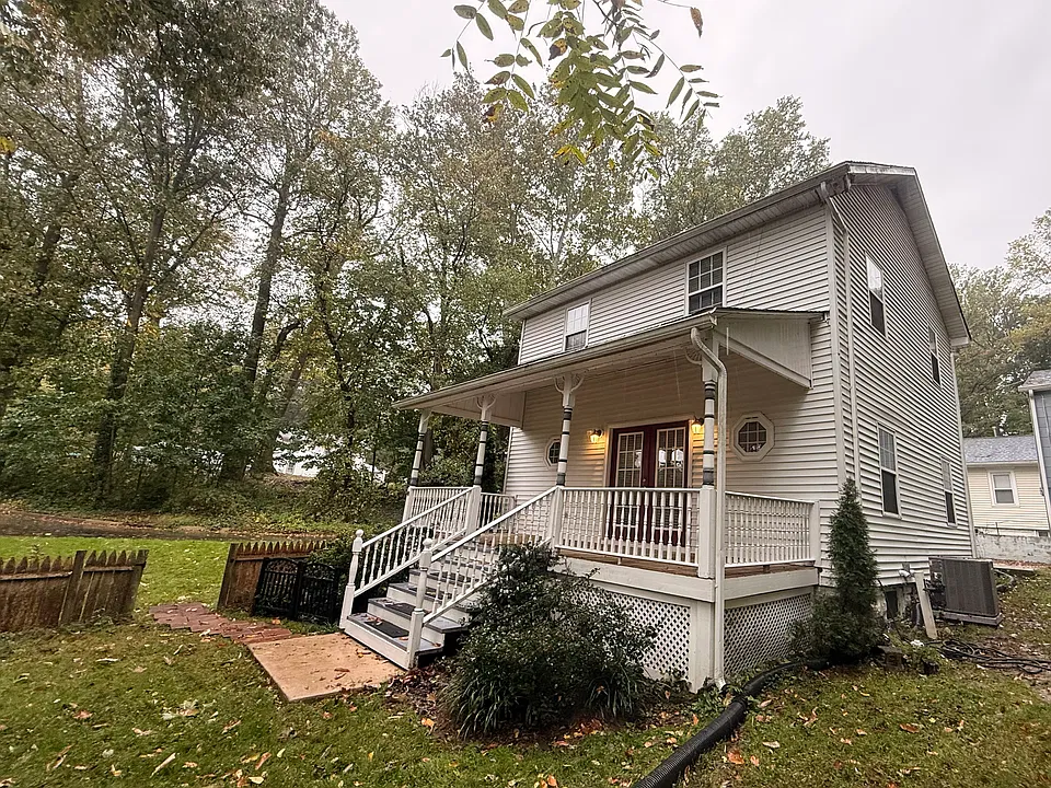 58 Beech Ave #A