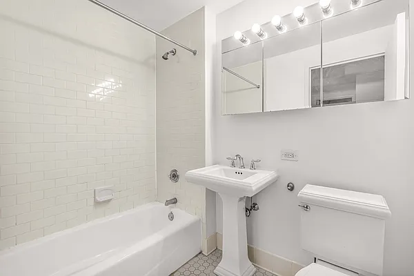 Rented by R New York | media 7