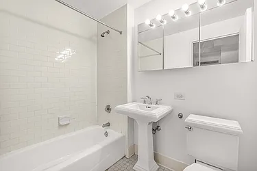 Rented by R New York