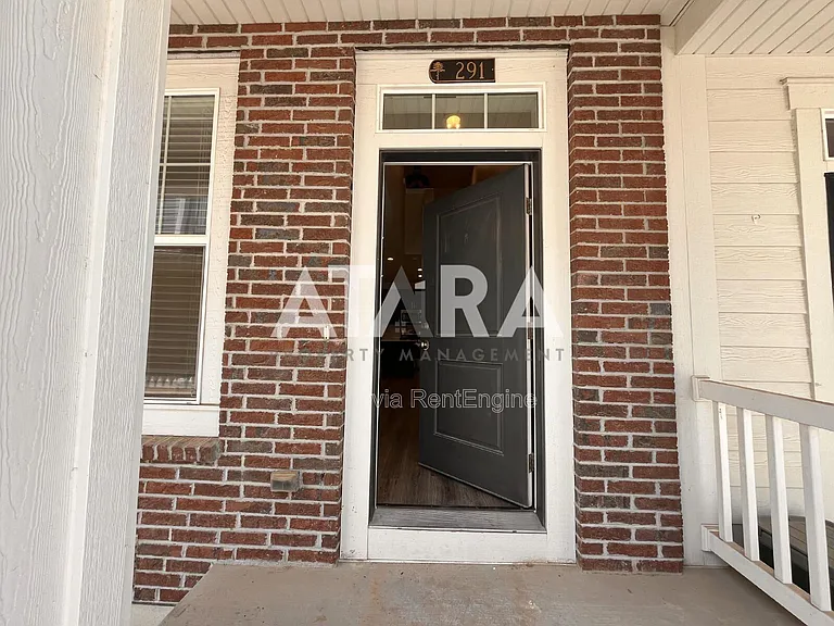 291 E Grace Ln — Photo 6