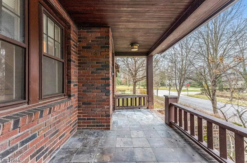 5 bed, 2.5 bath, 2585 sqft, $2,250 — Photo 2