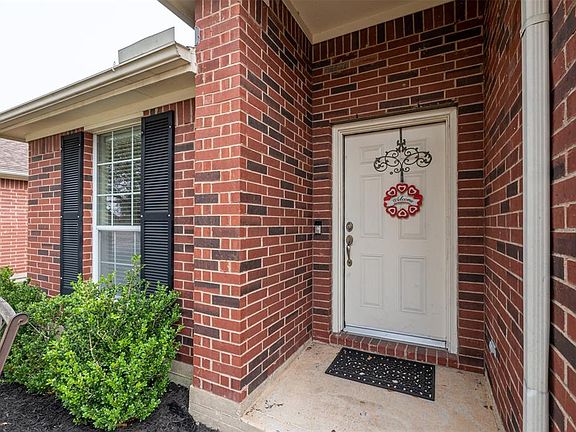 3rd image of 2823 Long Grove Ln