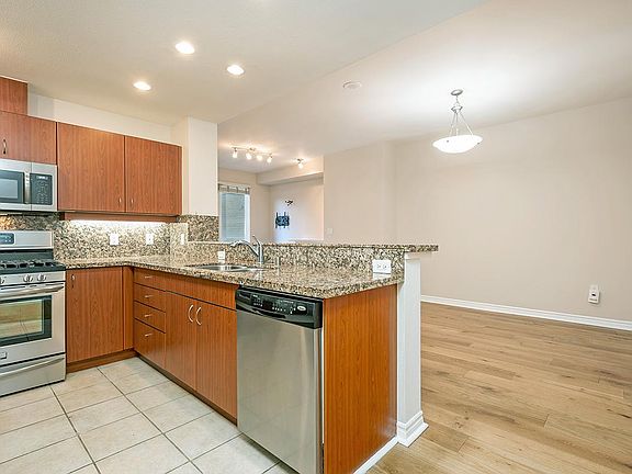 5th image of 300 W Beech St Unit 208