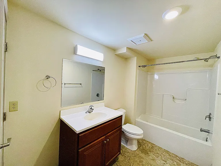 191 College St #303 — Photo 39